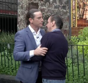 Descendants of Hernán Cortés and Moctezuma II meet and embrace